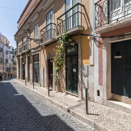 Bright 1br Flat In Bairro Alto By Lovelystay Lissabon