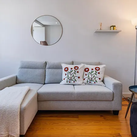 Bright 1br Flat In Bairro Alto By Lovelystay Apartment