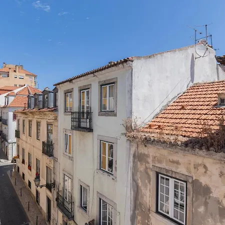 Bright 1br Flat In Bairro Alto By Lovelystay Apartment Lissabon